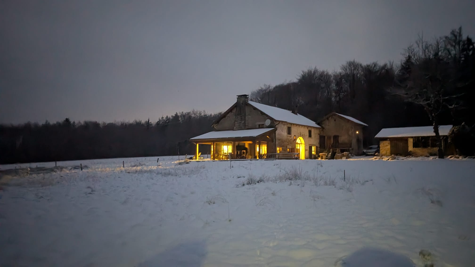 La Clairesse à la tombée du jour, sous la neige